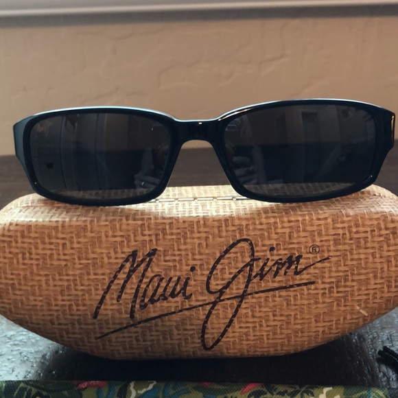 Maui Jim Accessories - Maui Jim MJ220-02 Atoll sunglasses EUC